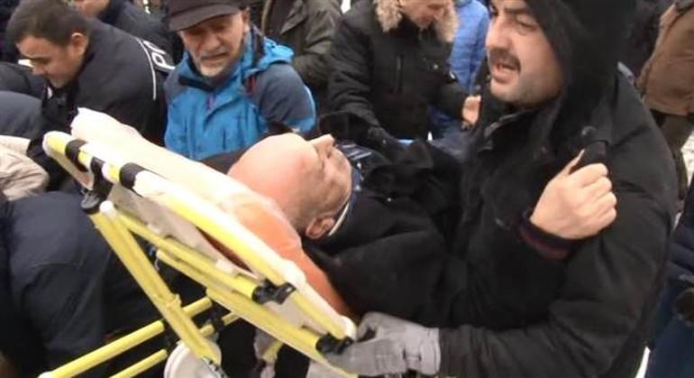 Ataköy'de cenaze namazında tente çöktü