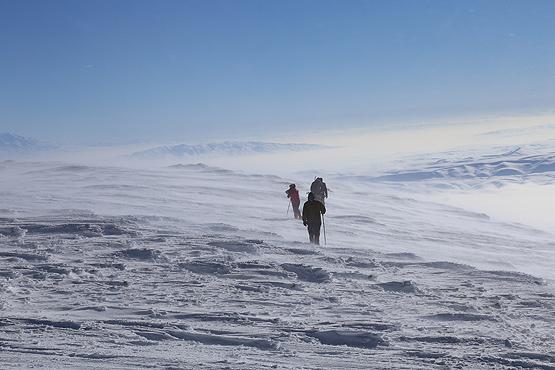 Kösedağ'da 3 bin metrede Türk bayrağı açtılar