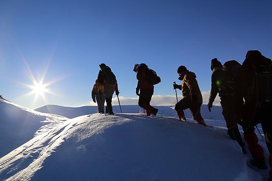 Kösedağ'da 3 bin metrede Türk bayrağı açtılar