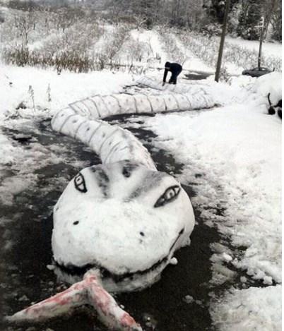 Sakarya'da kardan yılan yapıldı