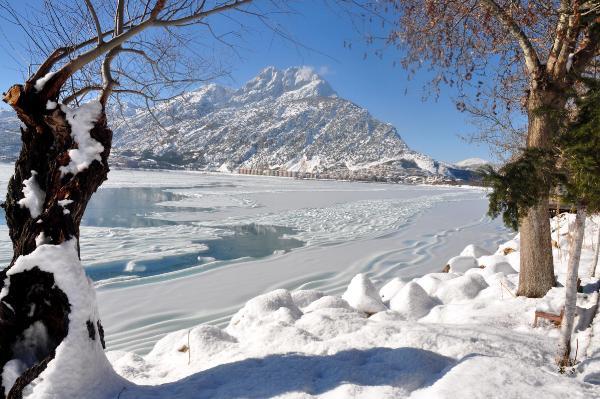 Eğirdir Gölü'nde kış güzelliği