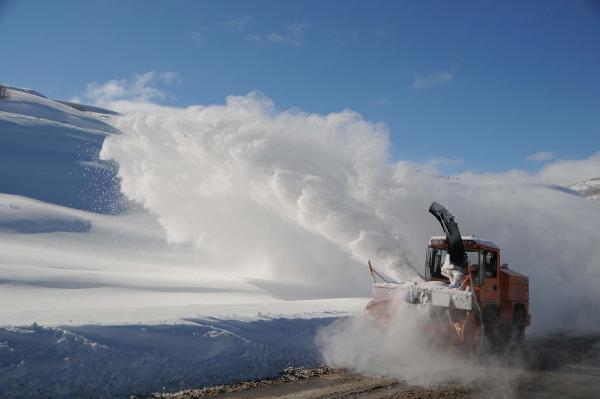 Tunceli'de kar yağışı nedeniyle 250 köy yolu kapandı