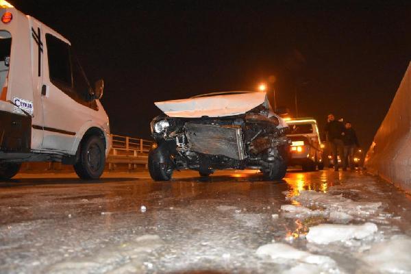 İzmir'de buzlanma kazaları