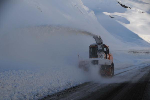 Tunceli'de kar yağışı nedeniyle 250 köy yolu kapandı