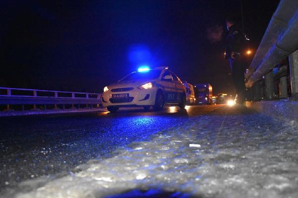 İzmir'de buzlanma kazaları
