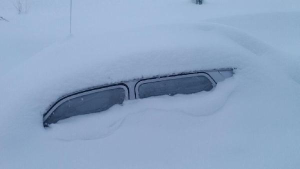 Konya'da kar kalınlığı insan boyunu aştı