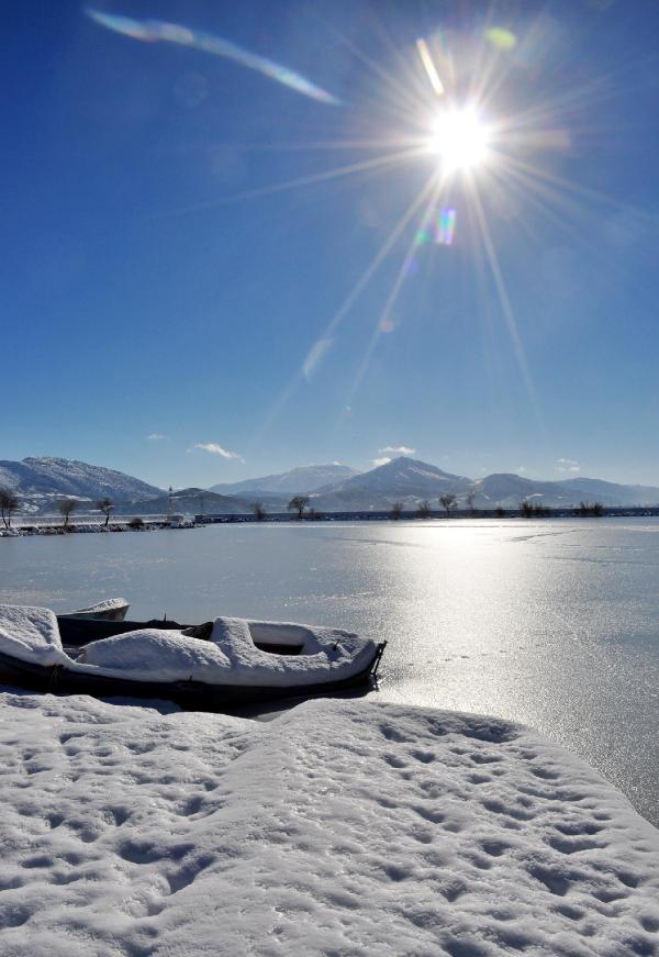 Eğirdir Gölü'nde kış güzelliği