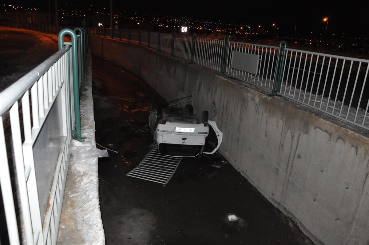 Kayseri'de otomobil kanala düştü