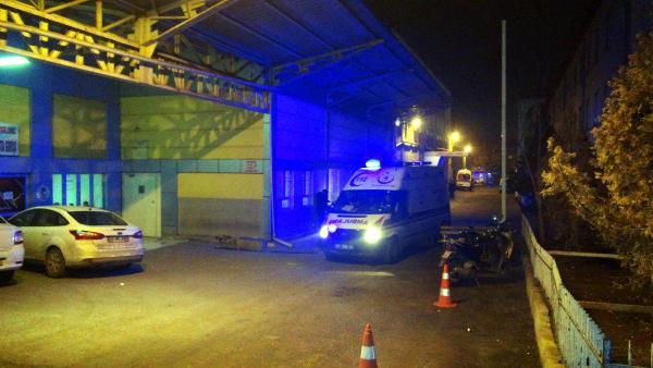 Kaza yapan askere müdahale eden sağlıkçılara otomobil çarptı