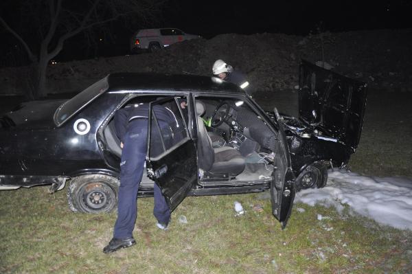 Kaza yapan askere müdahale eden sağlıkçılara otomobil çarptı