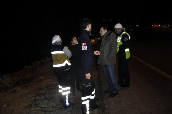 Kaza yapan askere müdahale eden sağlıkçılara otomobil çarptı