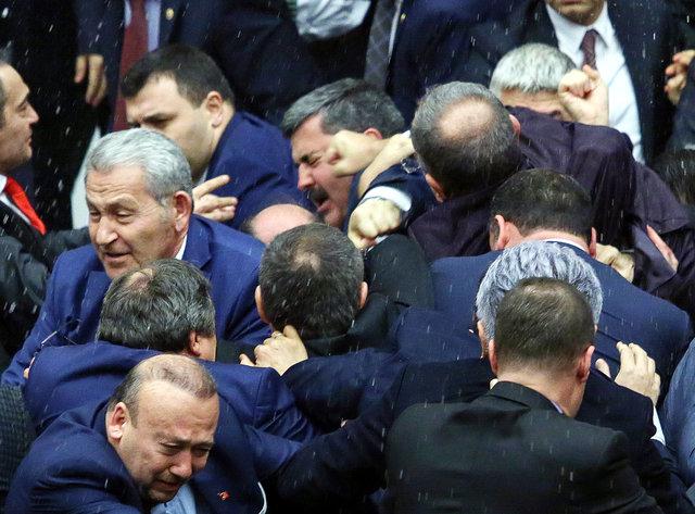 Meclis'teki kayıp mikrofon aranıyor