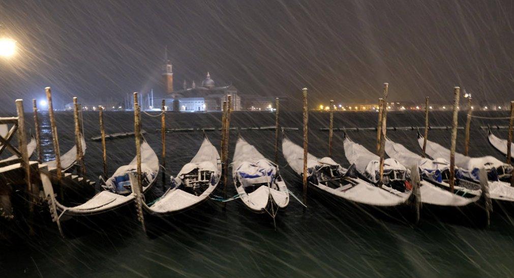 Kar yağışı Avrupa'yı etkisi altına aldı