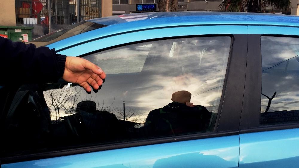 Çaldıkları otomobilde uyuyakalan hırsızlar yakandı