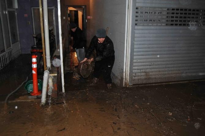 Çanakkale’de sağanak sele neden oldu