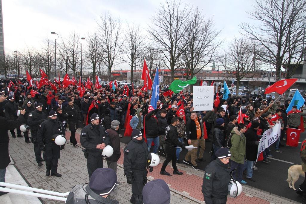 Almanya'da 'Teröre Karşı Birlik' yürüyüşü