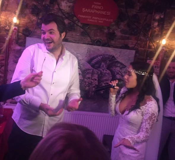 Tarık Akan'ın oğlu evlendi