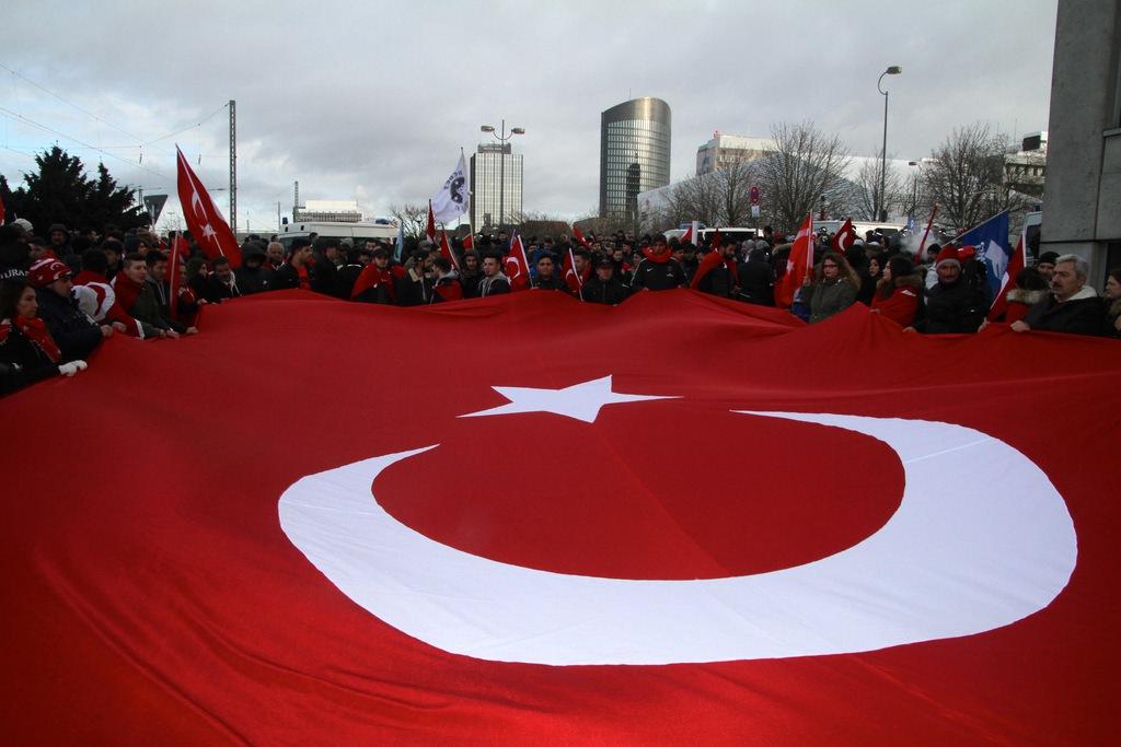 Almanya'da 'Teröre Karşı Birlik' yürüyüşü