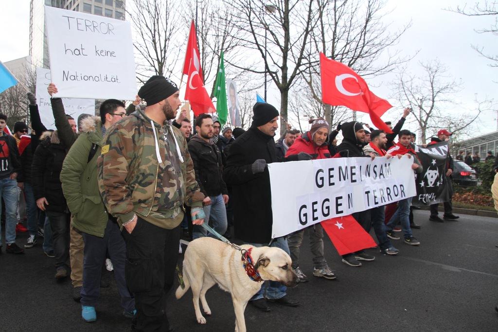 Almanya'da 'Teröre Karşı Birlik' yürüyüşü