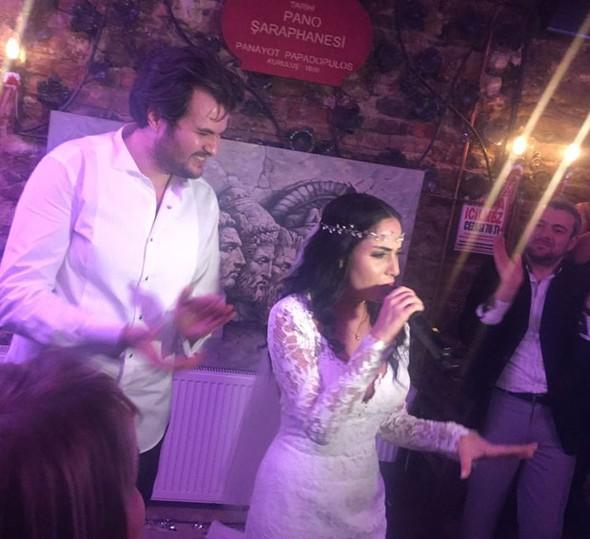 Tarık Akan'ın oğlu evlendi