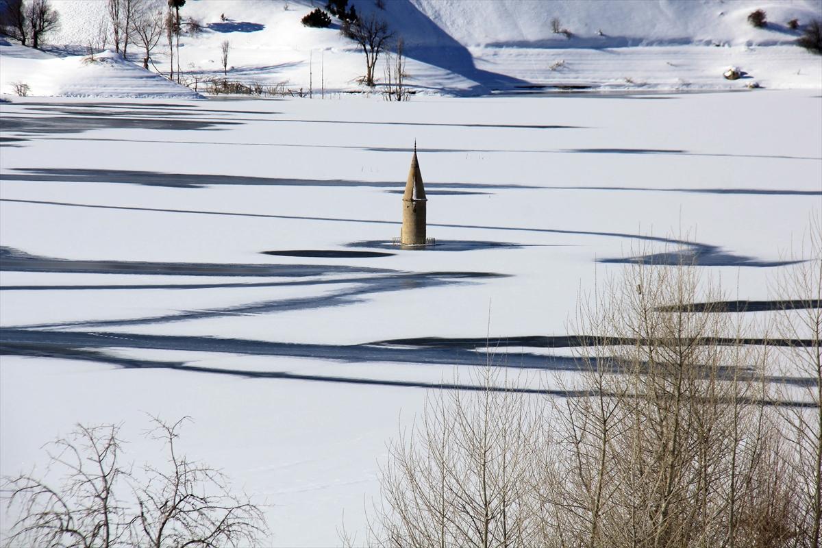 Baraj suyu çekilince cami minaresi ortaya çıktı