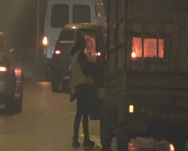 Konya'da fuhuş pazarlığı yapan hayat kadınlarına suçüstü