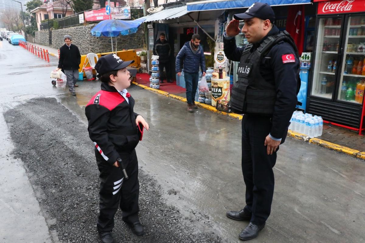 Down sendromlu Metin'in emniyet müdürü hayali gerçek oldu