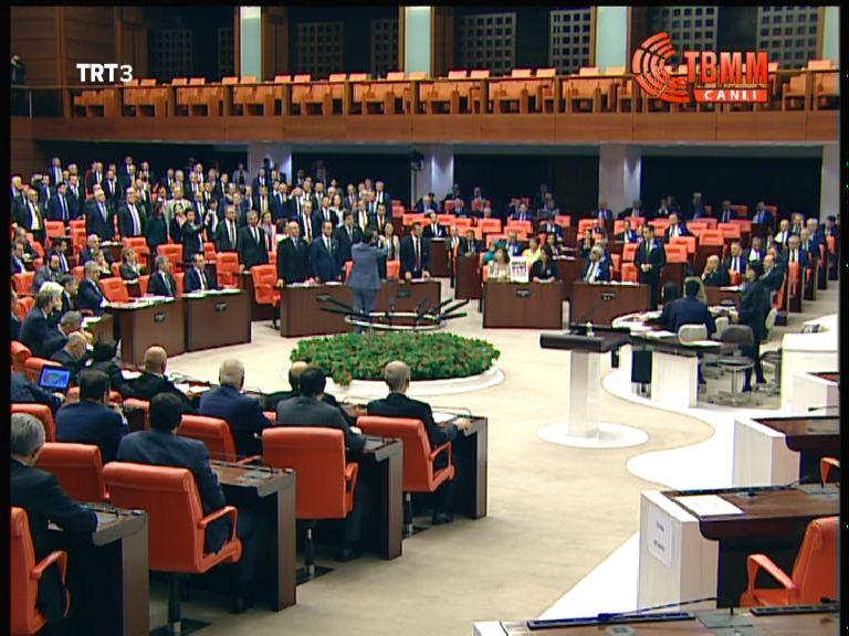 CHP'li vekillerden mecliste ‘ayağa kalkıyoruz’ eylemi