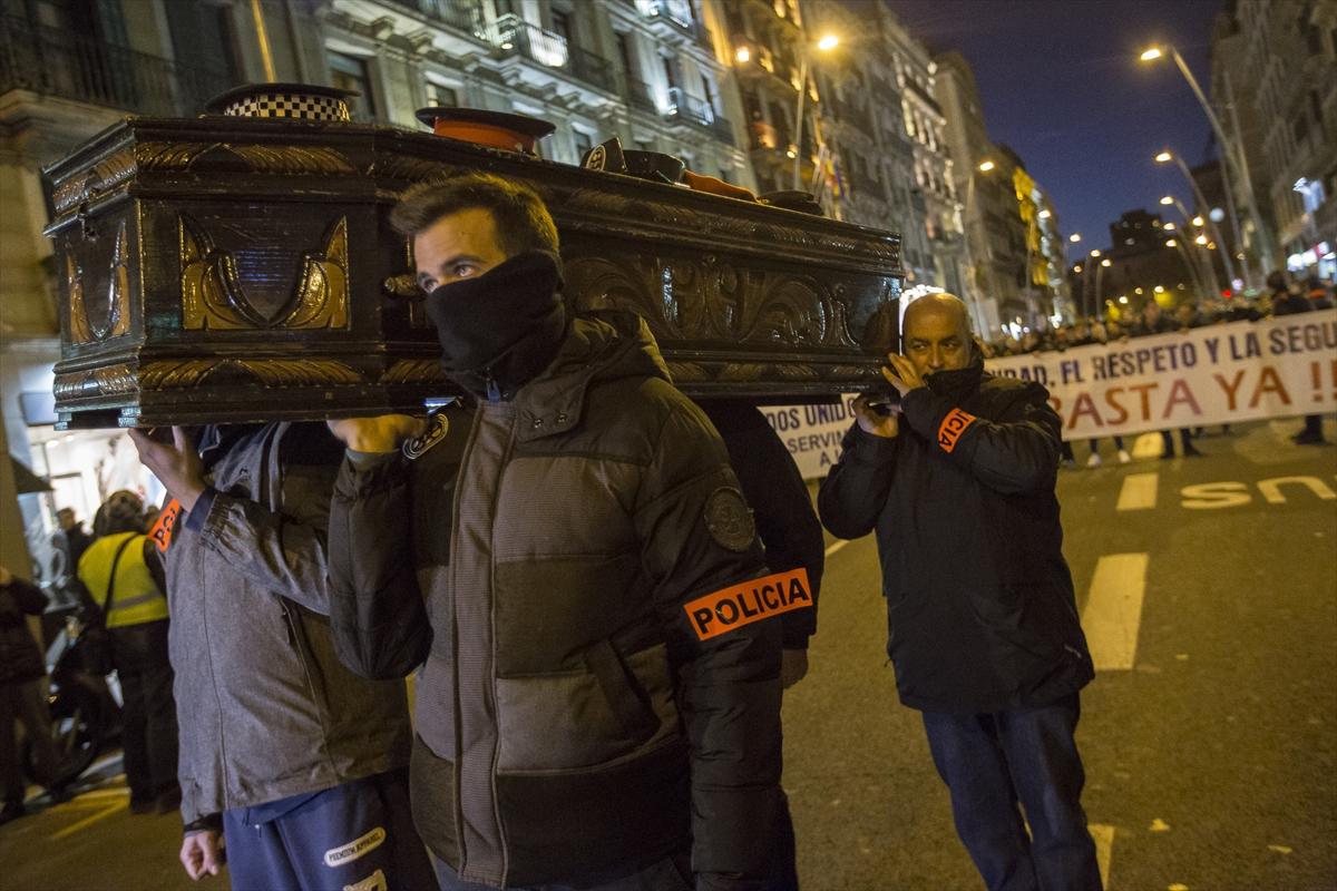 İspanya'da polisler sokağa indi