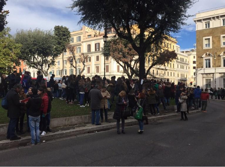 İtalya'nın başkenti Roma'da deprem