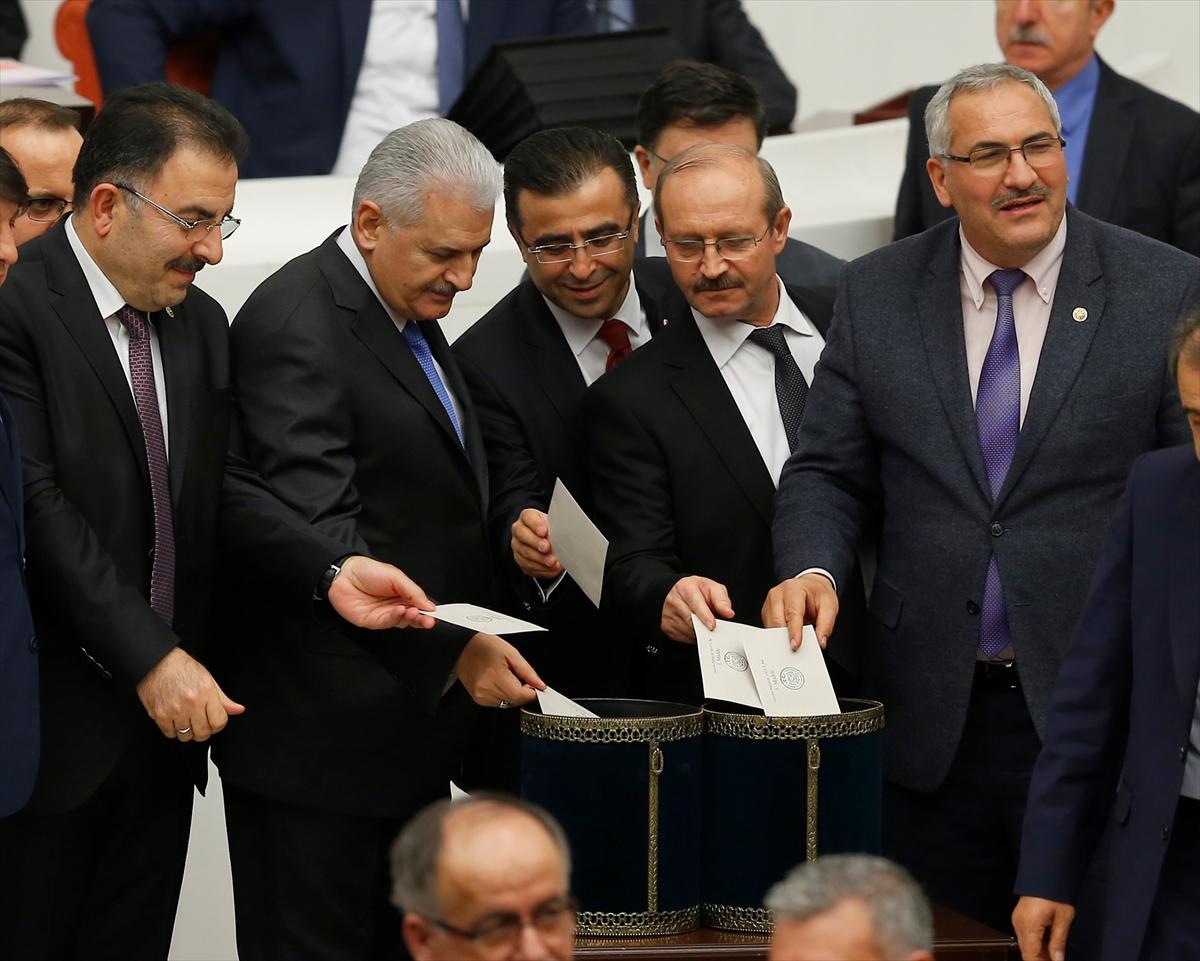 Anayasa değişiklik teklifinde 7 madde kabul edildi