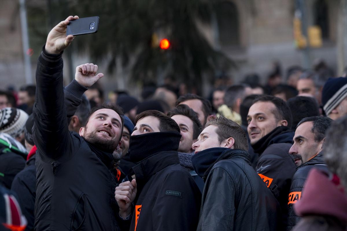 İspanya'da polisler sokağa indi