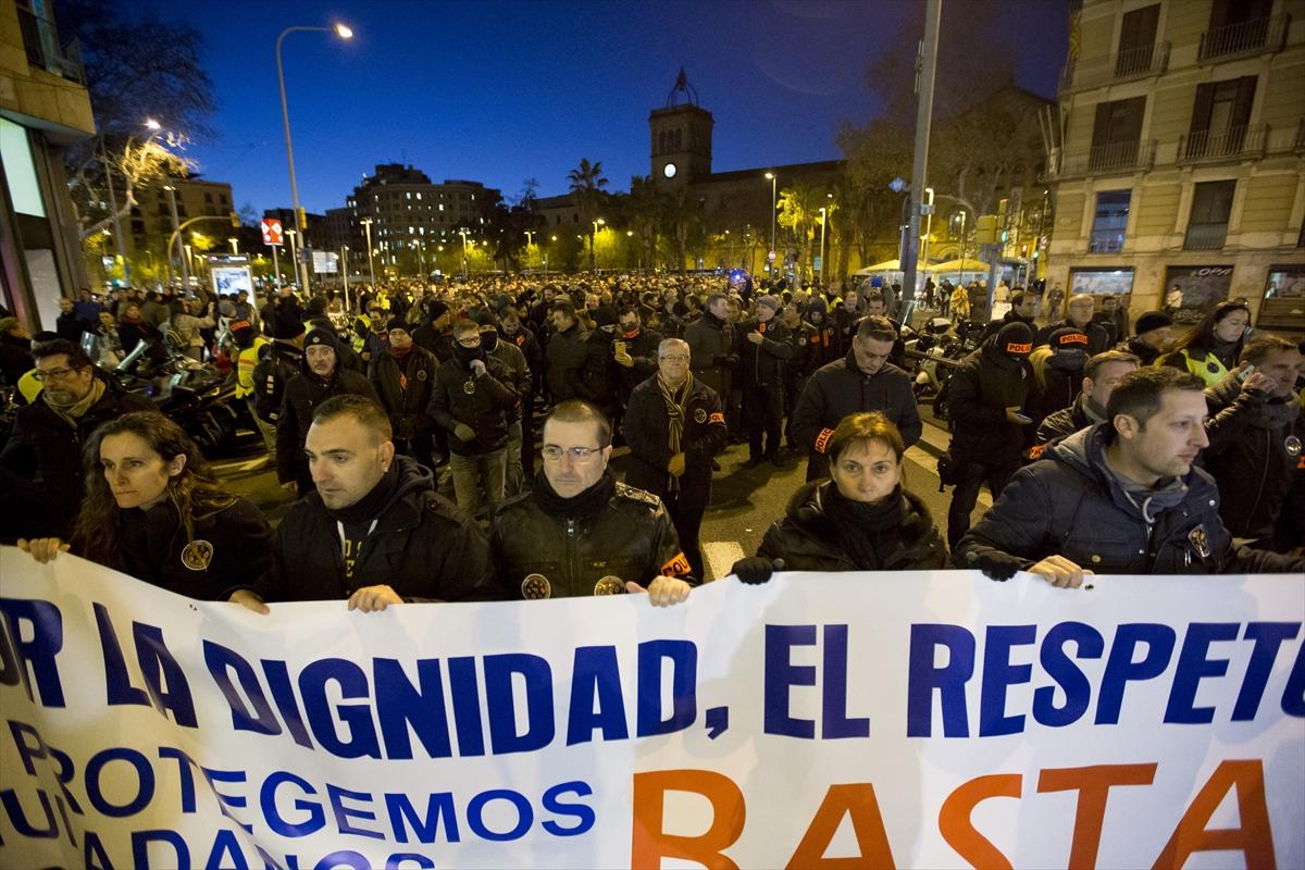 İspanya'da polisler sokağa indi