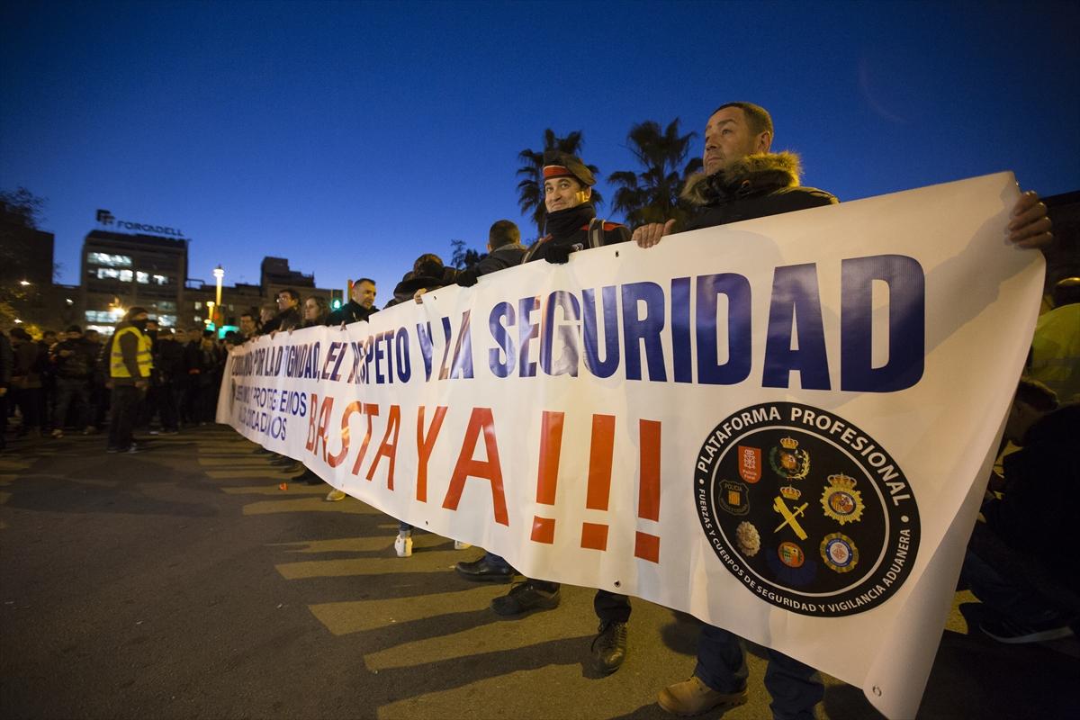 İspanya'da polisler sokağa indi