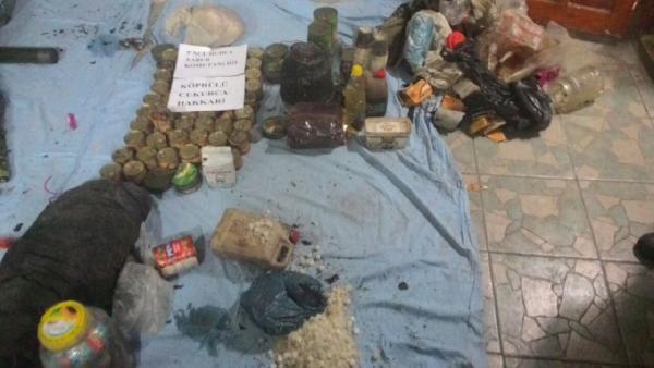 Hakkari'de PKK'ya ait 3 sığınak ele geçirildi