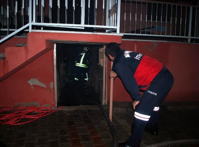 Manisa’da 2 ev çıkan yangında kül oldu