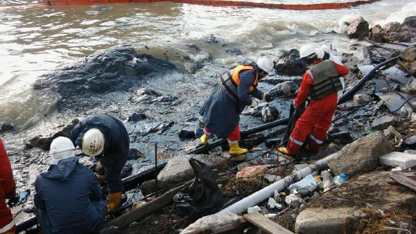 İzmit Körfezi'ni kirleten firmaya 2 milyon 100 bin lira ceza