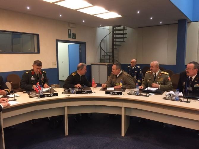 Genelkurmay Başkanı Hulusi Akar NATO zirvesinde