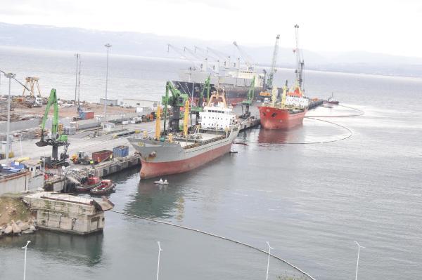 İzmit Körfezi'ni kirleten firmaya 2 milyon 100 bin lira ceza