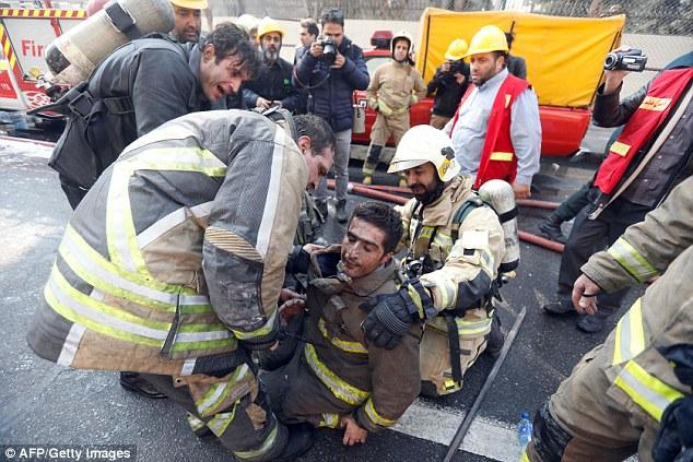 Tahran'da yangın nedeniyle 17 katlı iş yeri çöktü