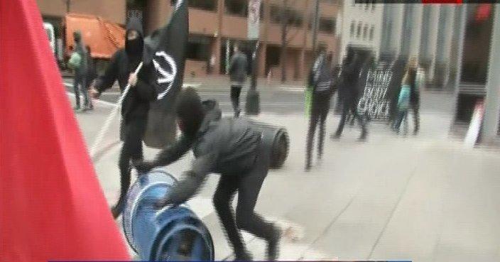 ABD'de Trump karşıtı gösteriler: Sokaklar karıştı