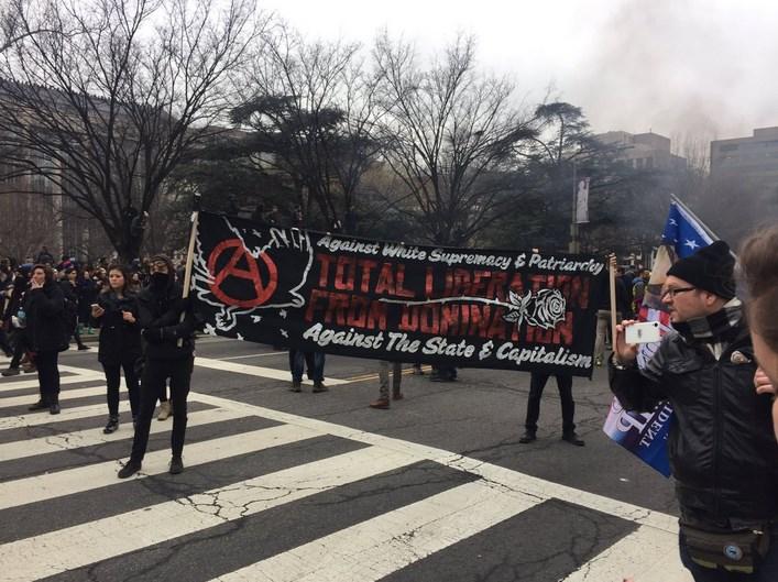 Washington'daki Trump karşıtı gösterilerde şiddet artıyor