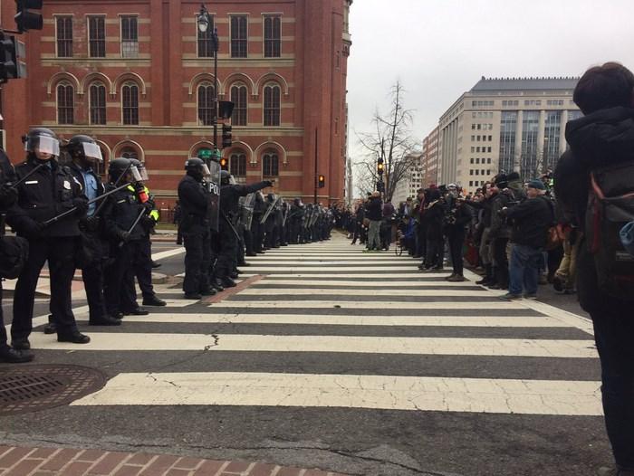 Washington'daki Trump karşıtı gösterilerde şiddet artıyor