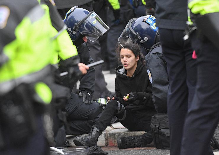 Trump karşıtı gösterilerde 220 gözaltı