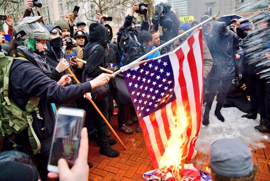 Trump karşıtı gösterilerde 220 gözaltı