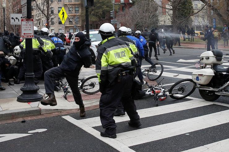 Trump karşıtı gösterilerde 220 gözaltı