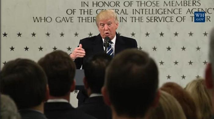 Trump ilk ziyaretini CIA merkezine yaptı