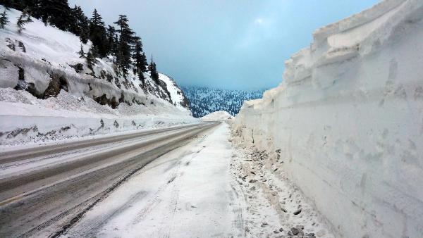 Antalya'da kar kalınlığı 3 metreye ulaştı