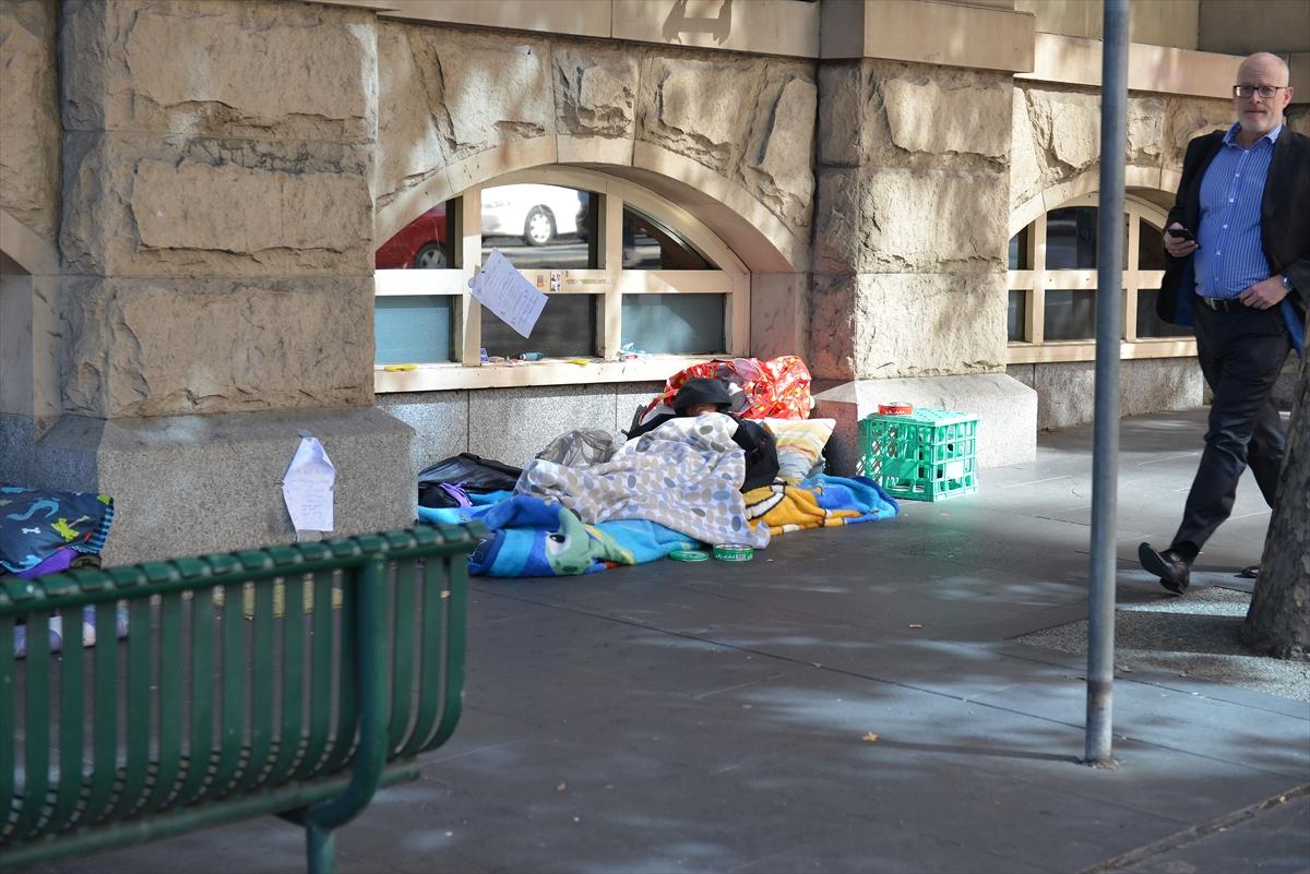 Melbourne’de evsizler sokaklara geri döndü