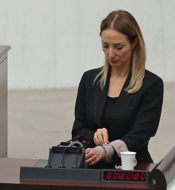 Aylin Nazlıaka kelepçeli eylemin sebebini açıkladı